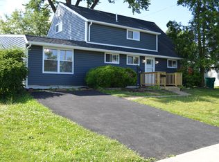 17 Goldengate Rd, Levittown, PA 19057