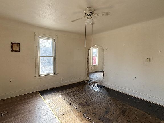 3rd image of 2023 Woodford St