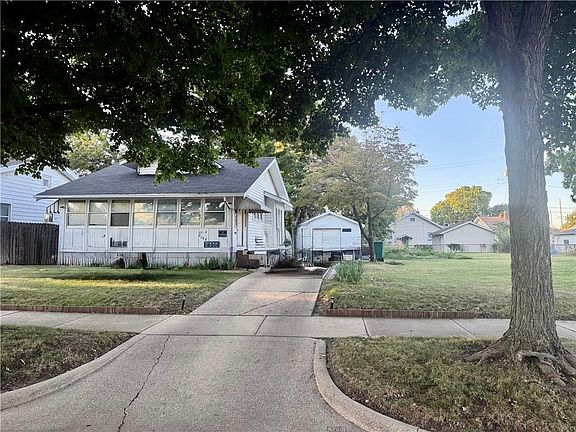 2nd image of 2039 E Whitmer St