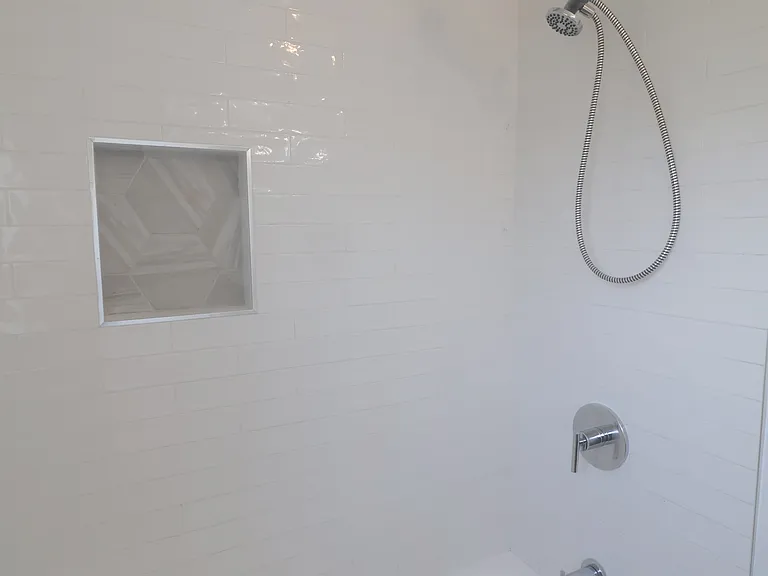 11610 Oxnard St #1 — Photo 7
