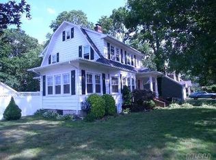 560 Pine Acres Blvd, Brightwaters, NY 11718