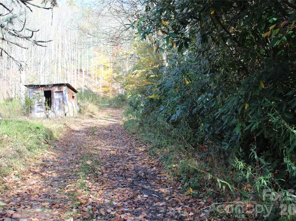 44 Toms Creek Rd, Bakersville, NC 28705