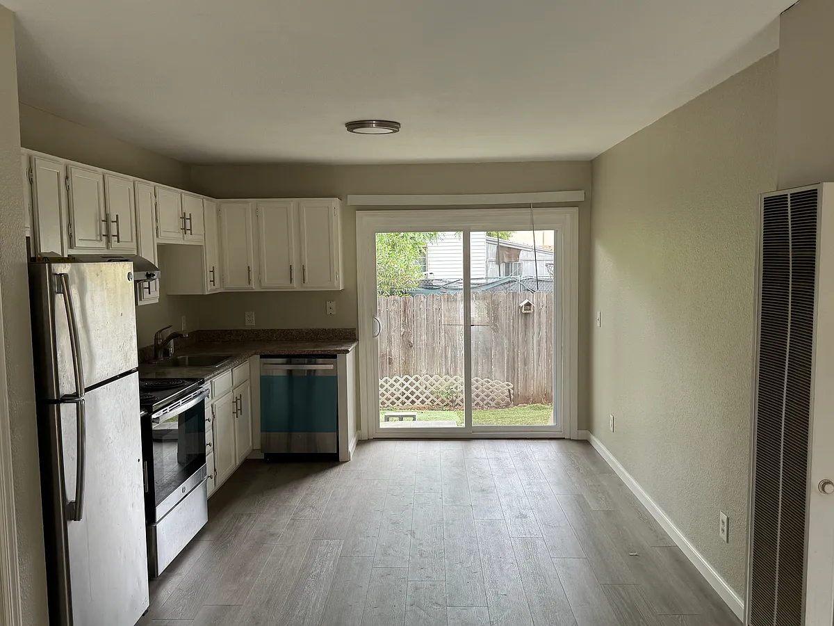 Building Photo - 22032 Arbor Ave #B
