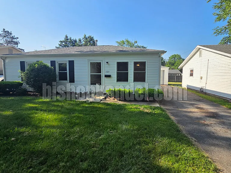 1123 Brenda Ct — Photo 1