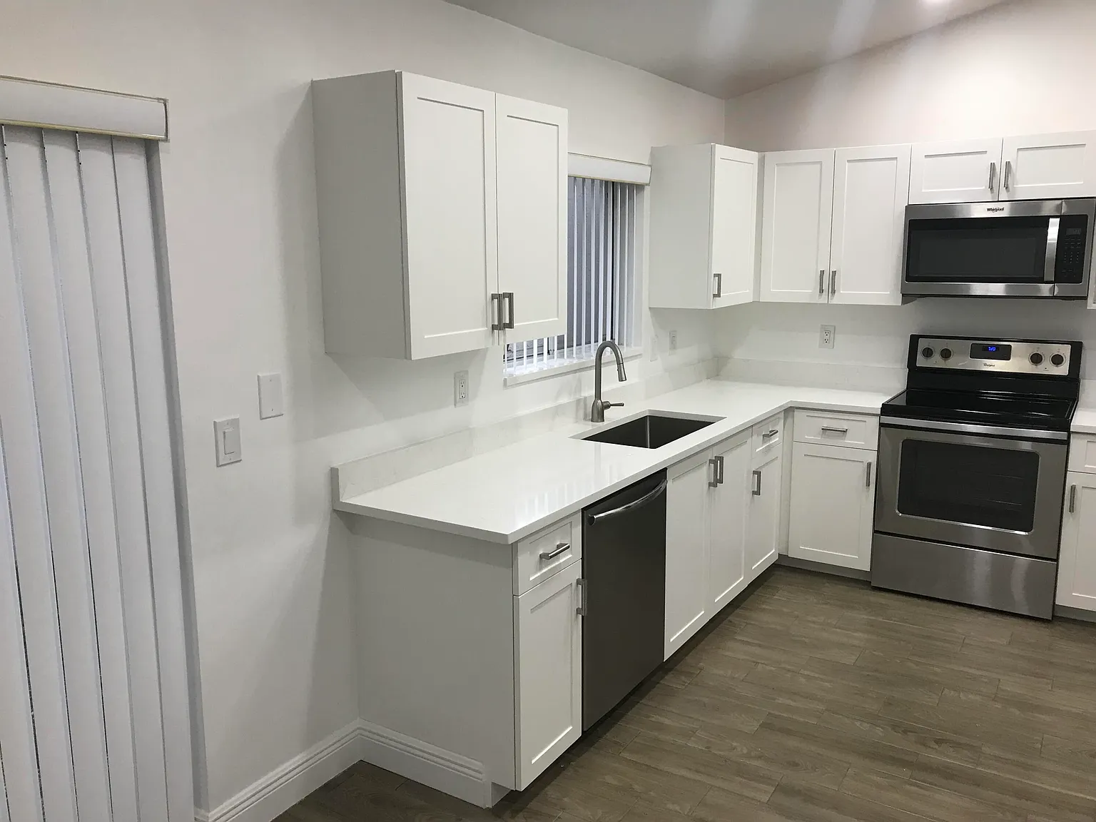 3 bed, 2.0 bath, 1954 sqft, $4,500 — Photo 4
