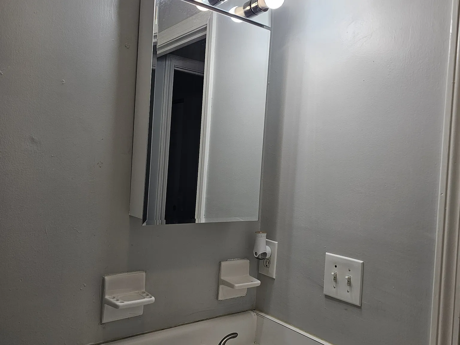 2 bed, 730 sqft, $2,300 — Photo 2