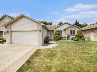 32851 Foster Ct, Fraser, MI 48026