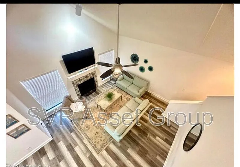 2 bed, 2.0 bath, 1301 sqft, $2,050 — Photo 3