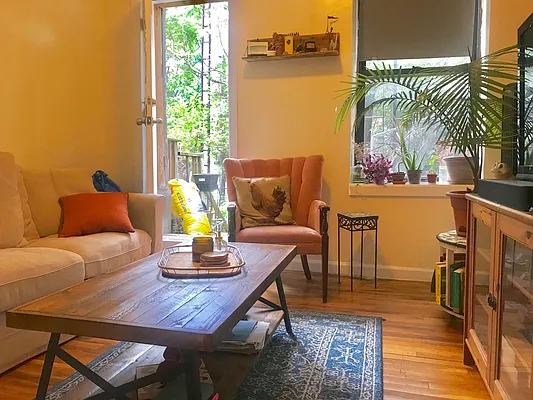 Rented by EXR | media 27