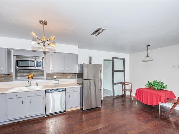 4th image of 26 Madeira Dr