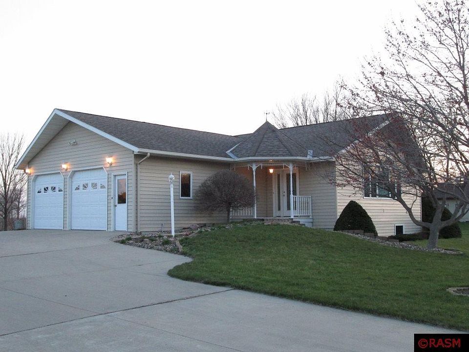 1st image of 216 Higbie Ave E