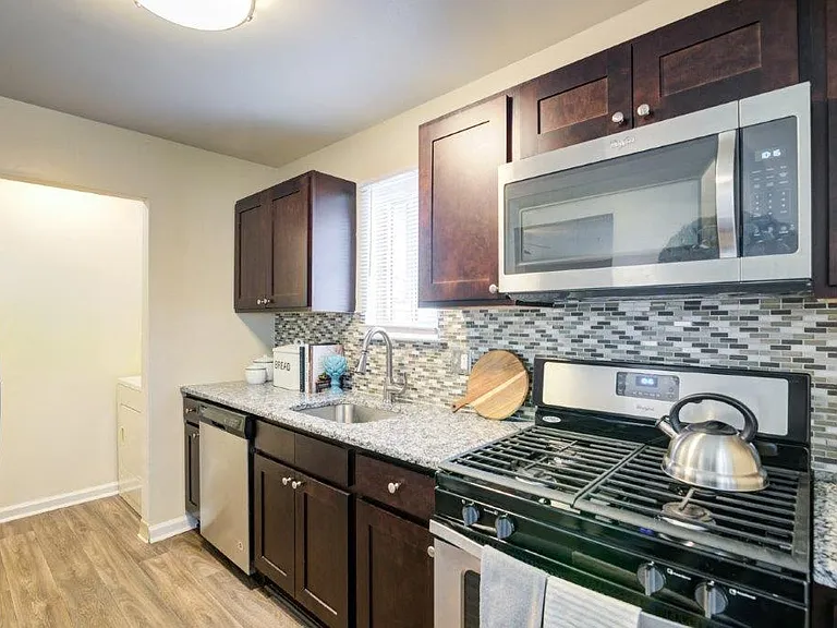 Fox Run Apartments and Townhomes — Photo 2