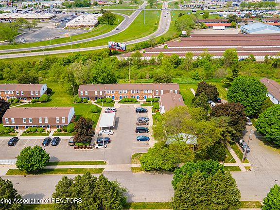 3rd image of 6318 Beechfield Dr