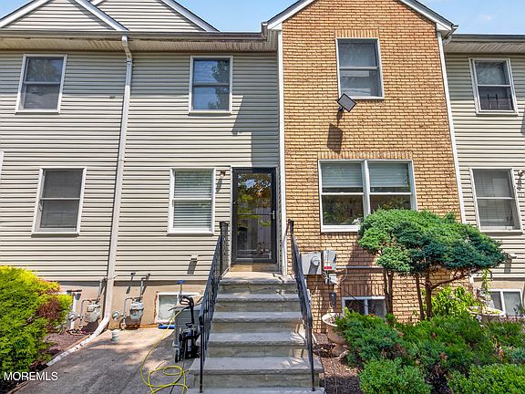 3rd image of 121 Forest Park Circle
