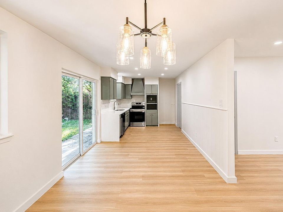 ともなページ 10911 Corona Ln, Houston, TX 77072 | Zillow