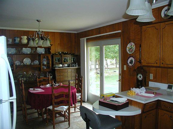 3rd image of 106 Circle Dr