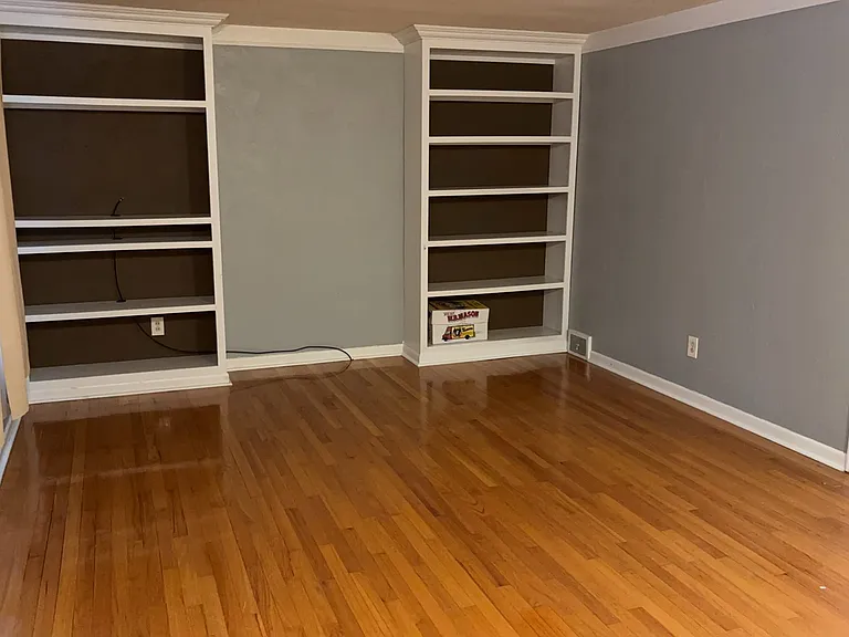 601 Demong Dr — Photo 2