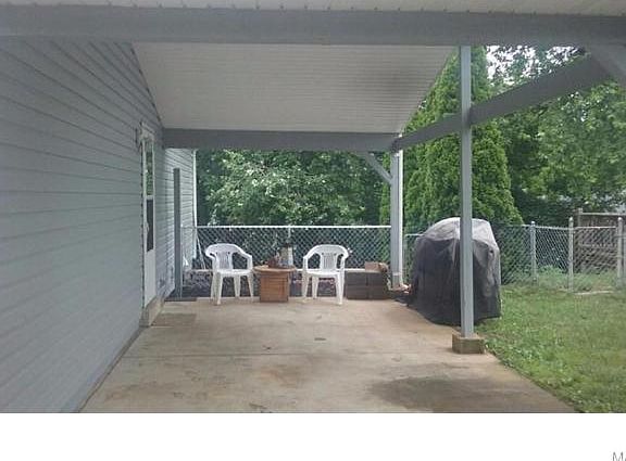 2nd image of 1441 Ramona Ln