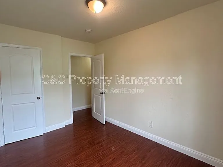 1143 W 91st St — Photo 11