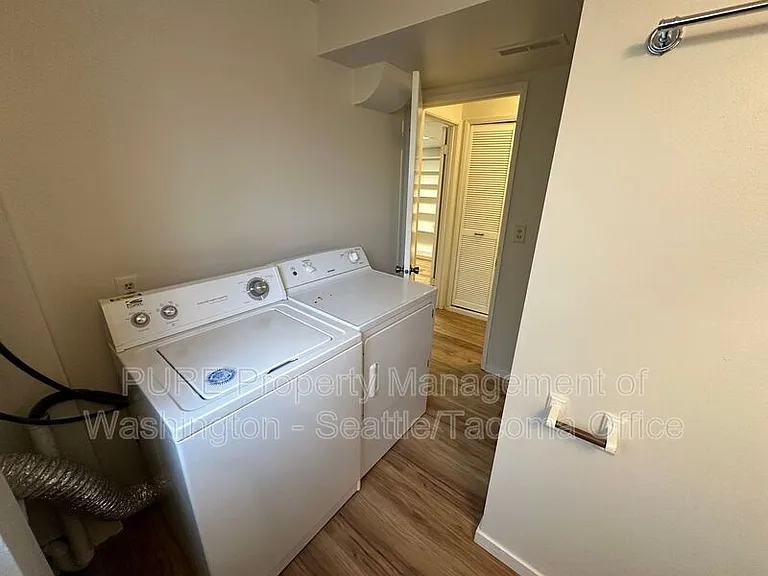 1727 45th Ave SW — Photo 24