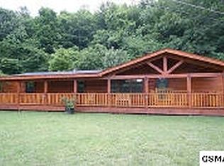 409 Ogle Dr, Pigeon Forge, TN 37863