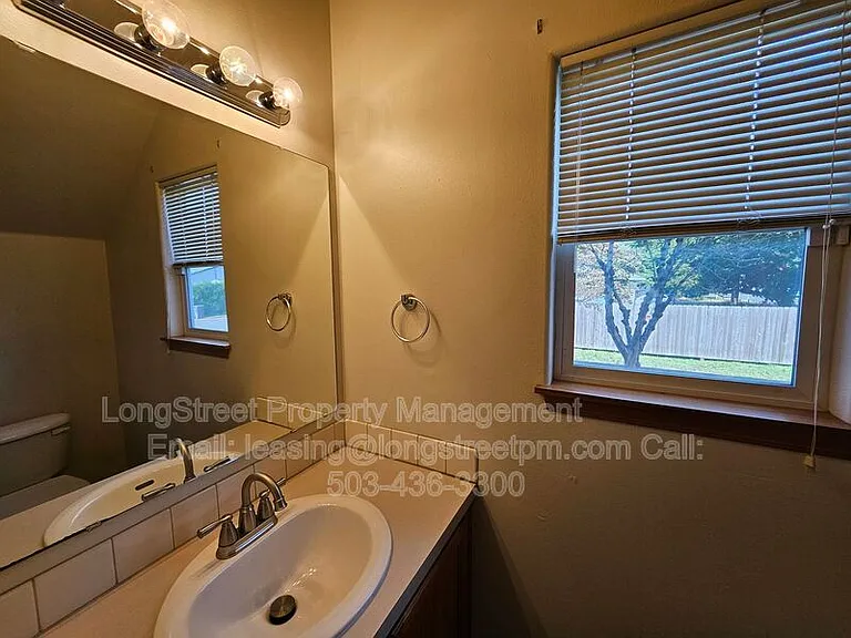 7445 SE Crystal Springs Blvd — Photo 13