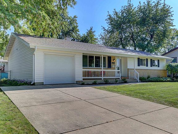 3rd image of 1122 E Anderson Dr