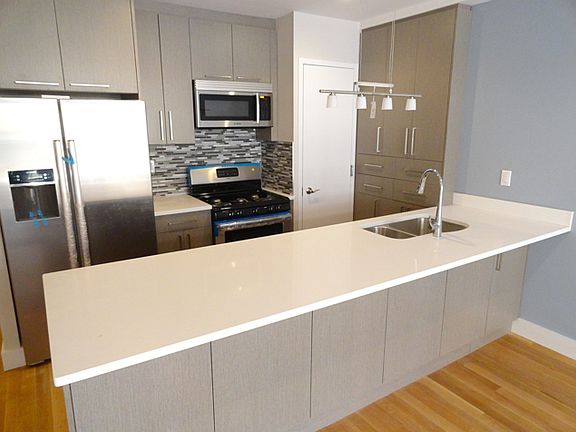 2nd image of 184 India St APT 9