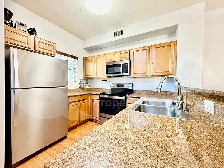 165 W Tremaine Ct — Photo 3