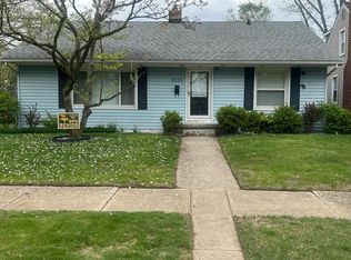 2238 Roslyn Rd, Grosse Pointe, MI 48236