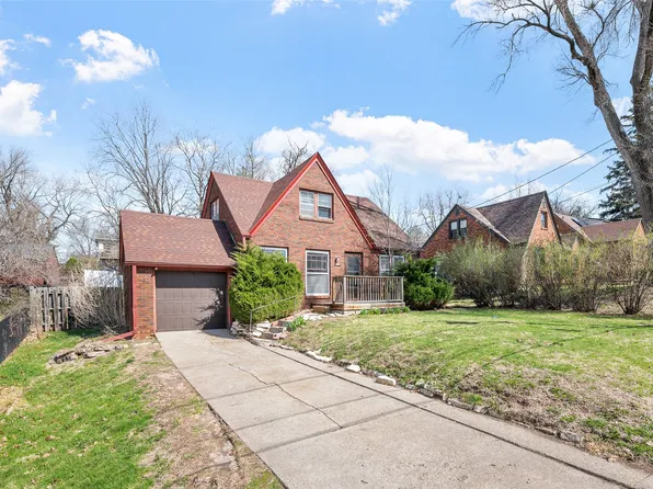 6531 Elmcrest Dr, Windsor Heights, IA 50324