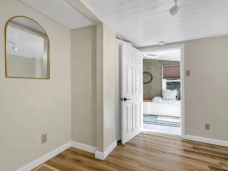 4918 Tiemann Ave — Photo 12