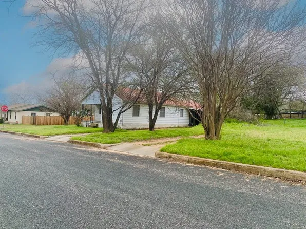 309 W Walch Ave, Fredericksburg, TX 78624
