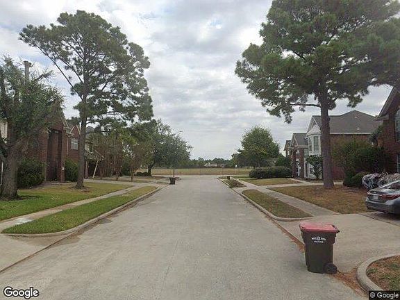 Exterior Neighborhood (street photo)
