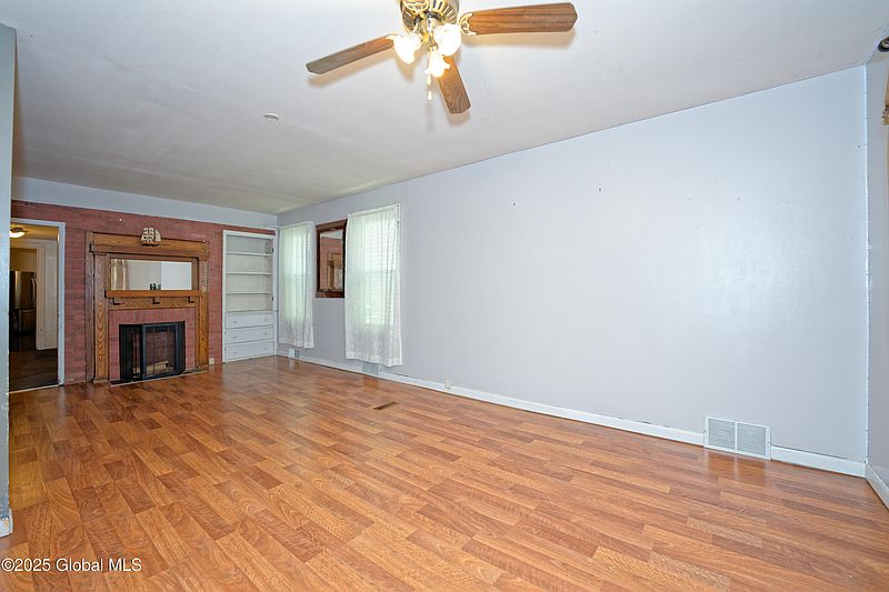5th image of 1526 6th Avenue