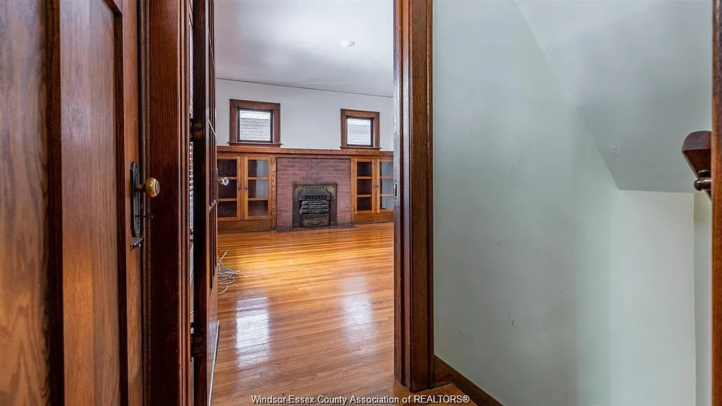 3 bed, 1000 sqft, $1,800 — Photo 2