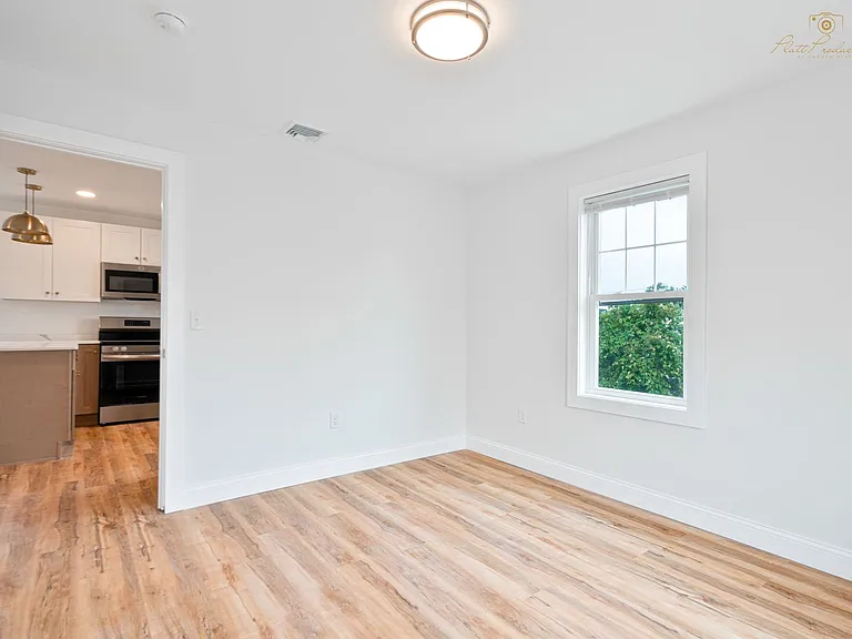 9 Colwell St #2 — Photo 5