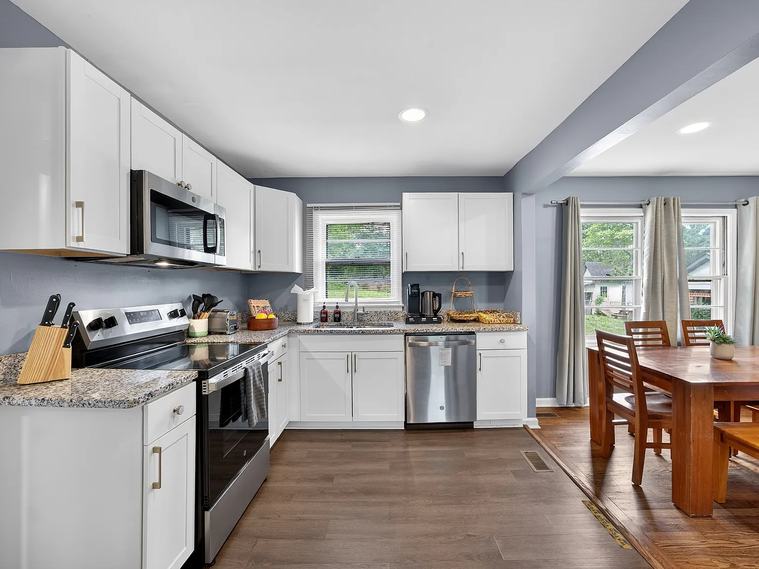 3 bed, 1128 sqft, $4,000 — Photo 4