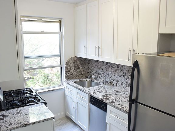 4th image of 14124 78th Ave #3J