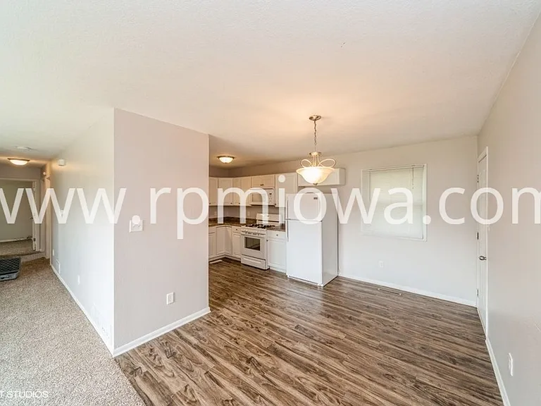 300 5th Ave NW — Photo 5