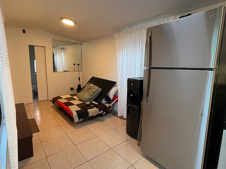 234 E 47th St #23 — Photo 4