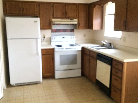 5th image of 2051 Clover Ct APT F