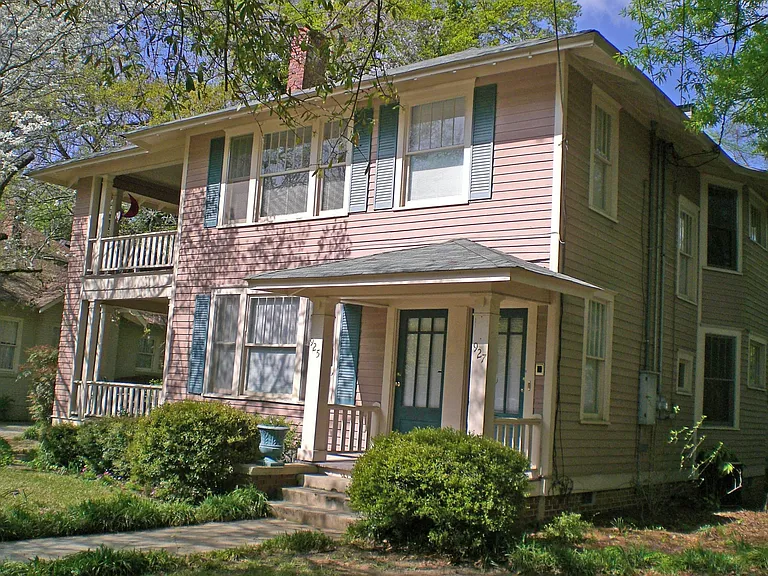 925 Maple St — Photo 2