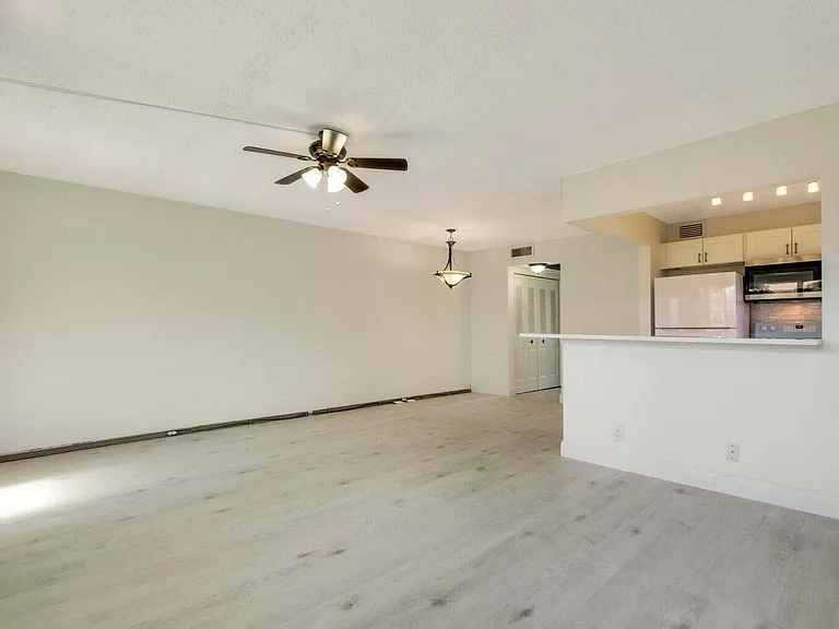 288 Northampton St #O — Photo 2