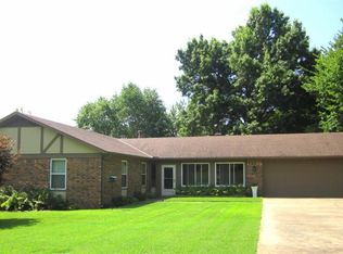2319 E Sweetbriar Dr, Fayetteville, AR 72703