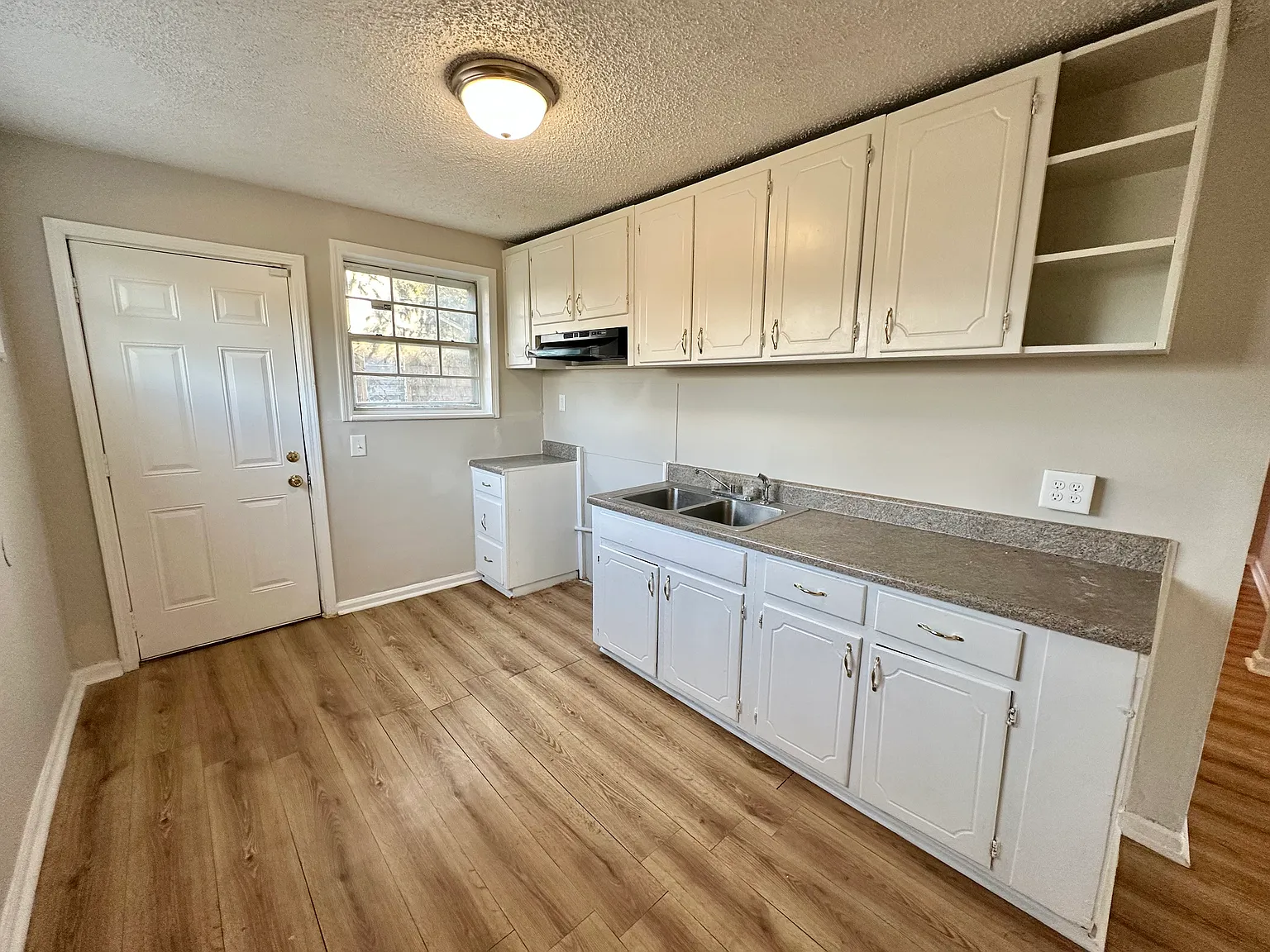3 bed, 1008 sqft, $1,000 — Photo 4
