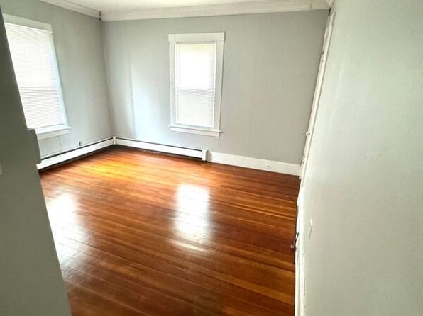 70 Maple St, Chicopee, MA