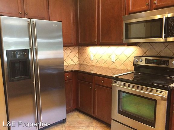 3rd image of 312 Park View Dr