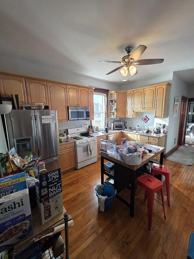 3 bed, $2,385 — Photo 4