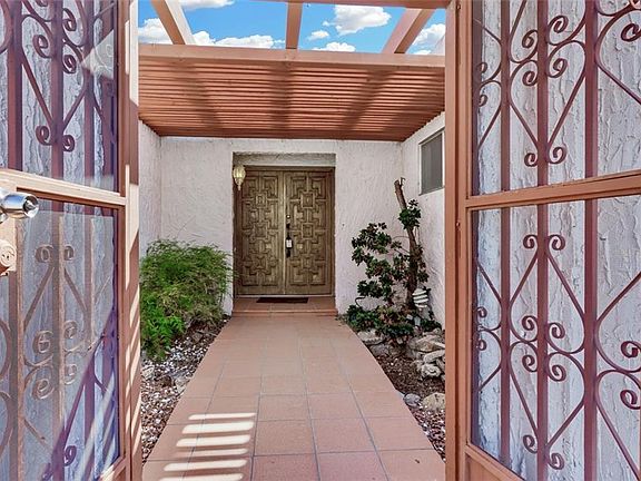 2nd image of 6613 Mariposa Dr